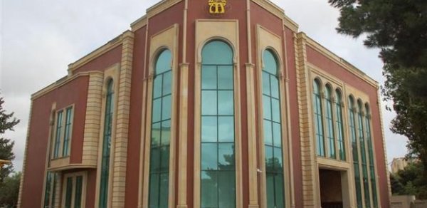 Bakıda tanınmış şadlıq sarayının qarşısında ölümcül dava