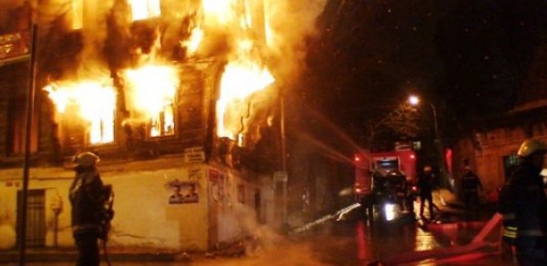 Bakıda yaşayış binasında yanğın
