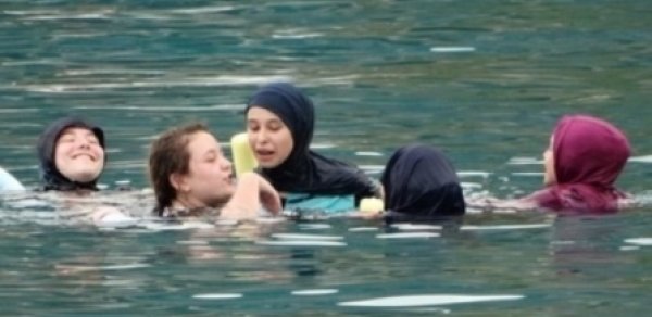 Hicablı xanımlar dənizdə çimə bilərmi? - Açıqlama