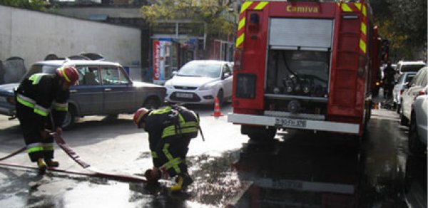 FHN əməkdaşı yanğın söndürərkən xəsarət aldı