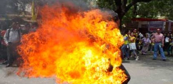 Bakıda 42 yaşlı kişi özünü yandırmağa cəhd etdi