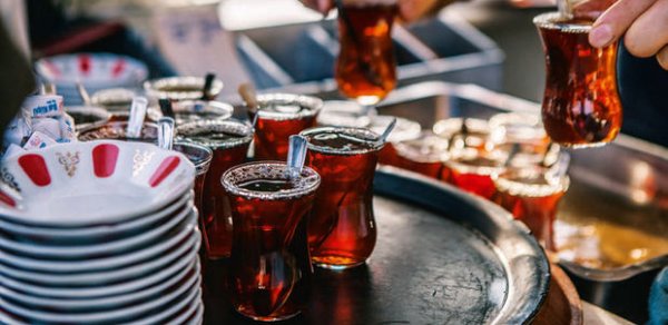 Bakıda üzərində Allahın adı olan çay satılır – FOTO