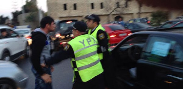Bakıda yol polisi avtobus sürücüsünü belə döydü –  VİDEO