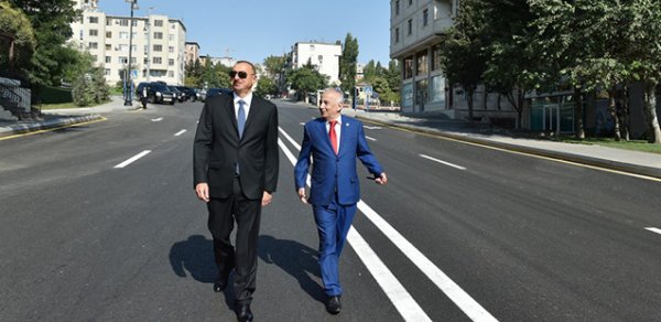 İlham Əliyev sükan arxasına əyləşdi –  FOTO