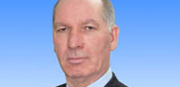 Deputatın qumarda uduzan qohumuna 8 il cəza