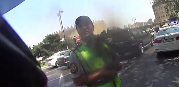 Bayker yol polisini necə susdurdu? - VİDEO