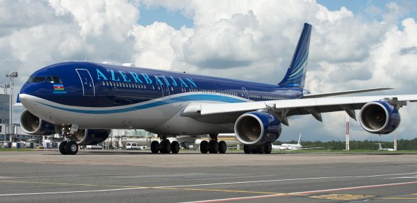 AZAL Naxçıvana uçuşları dayandırdı, aeroportda basırıq yarandı