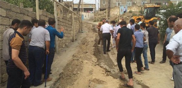‘Aralı dur, səndən iy gəlir’ – İdarə rəisindən su tələb edən sakinə  (FOTOLAR )