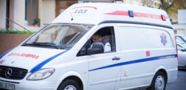 Tovuzda yolu keçmək istəyən qadını maşın vurub