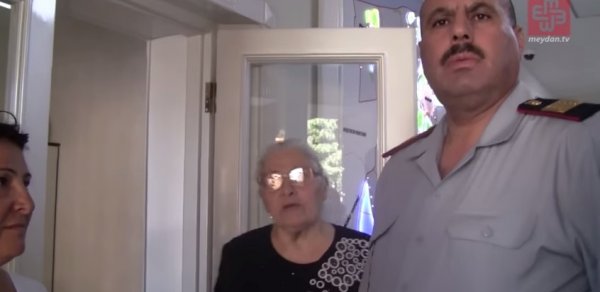 Sabunçu sakini: "İcra başçısı Adil Vəliyev məni təhdid etdi" -VİDEO