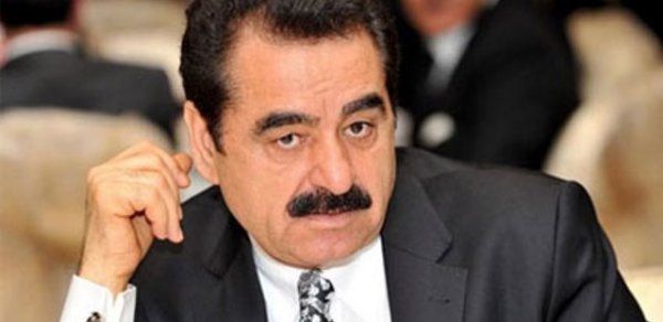 Tatlısəs deputat olmaq istəyir