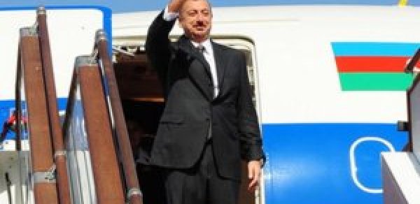 İlham Əliyev İslamabada sammitə gedir