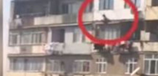 Qadın 9-cu mərtəbədən yıxıldı-  Bakıda dəhşət+18 video 