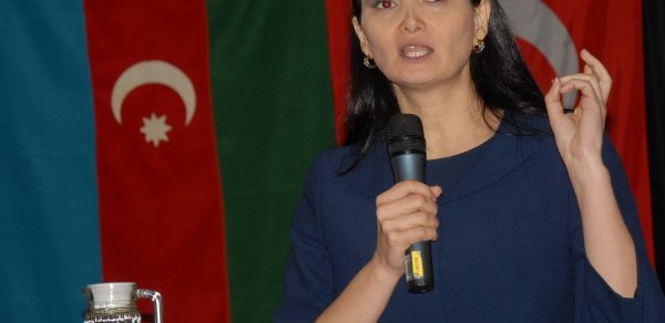 Qənirə Paşayeva ermənilərin dinc əhalini güllələməsindən danışdı