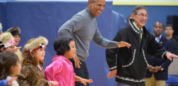 Barak Obama milli rəqs oynadı – VİDEO 