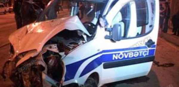 Bakıda polis maşını qəzaya uğrayıb