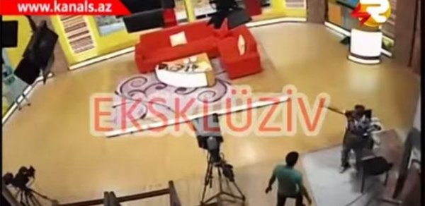Şəkidəki zəlzələ canlı efirdə belə hiss olundu – VİDEO 