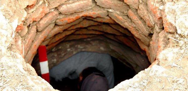 Azərbaycanda qadın zəlzələ nəticəsində su quyusuna düşərək ölüb