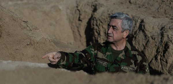 Sarkisyan genişmiqyaslı hərbi təlimlər keçirir