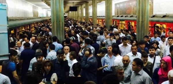 Metroda nə baş verir? - Açıqlama 