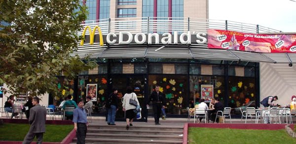 Bakıdakı “McDonalds”da qalmaqal -  Video 