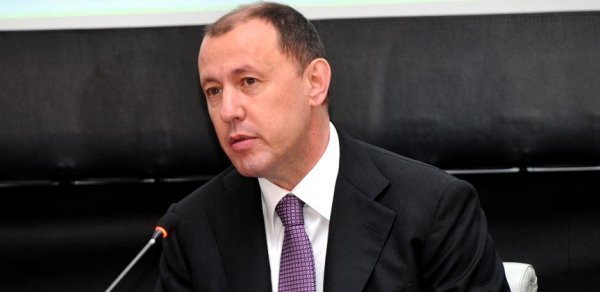 Cahangir Hacıyev dövlətin milyonları ilə villasının gözətçisini necə milyonçu edib? -  SENSASİYA 