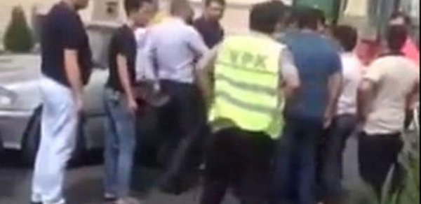 Bakıda polis sürücünü belə döydü –VİDEO 