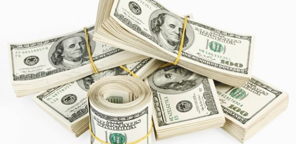 Manat bahalaşdı, dollar düşdü