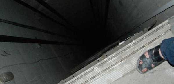 Liftdə faciə