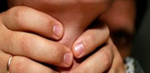 "Səsi çıxırdı deyə bir az boğmuşam" - Qadını qətlə yetirdi, evi yardı