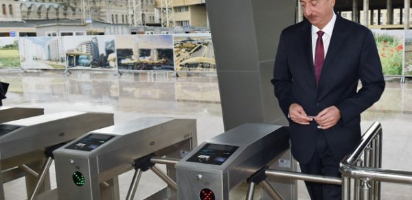 Prezident ilk Bakı-Sumqayıt qatarını yola saldı