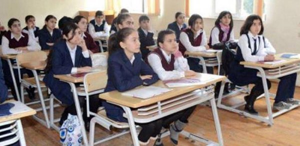 Bakıda bəzi ali və orta məktəblərdə dərslərin vaxtı dəyişdirildi