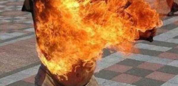 Bakıda işsiz qalan qadın özünü yandırmaq istədi
