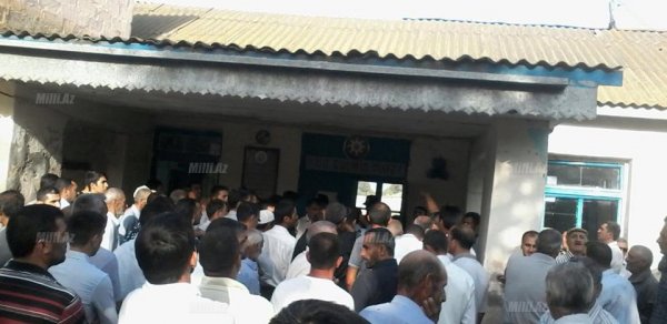 Valideynlər məktəbi boykot etdilər -  FOTO