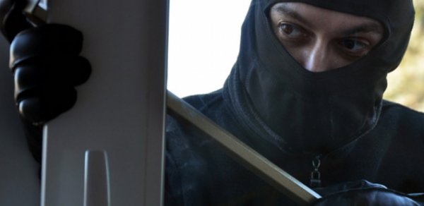 Maskalılar evə basqın etdi, 86 yaşlı qadını döyüb öldürdülər