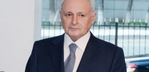 Nazir baş həkimi işdən çıxardı