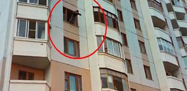 Bakıda qadın özünü 8-ci mərtəbədən atdı