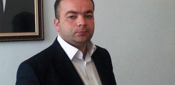 Azərbaycanda rəis özünü asdı - FOTO