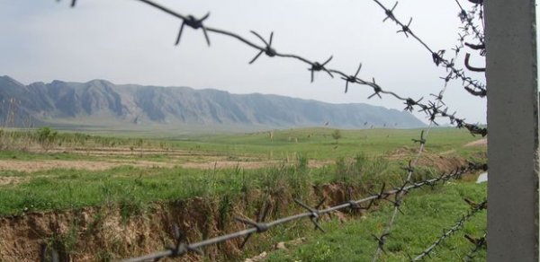 Bakıda atanı öldürüb, oğulu yaralayan qatil İrana qaçdı