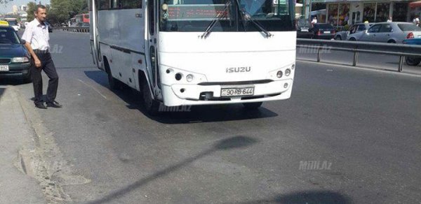 Bakıda sərnişinlərin həyatı ilə oynayan gənclər