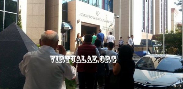 Beynəlxalq Bankın qarşısında aksiya