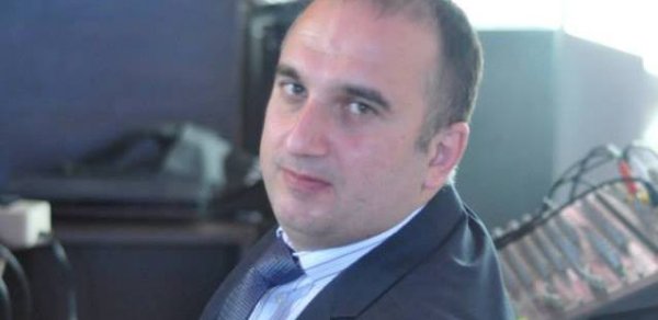 Tüpürdüyünü yalama Serjik, kişi ol!