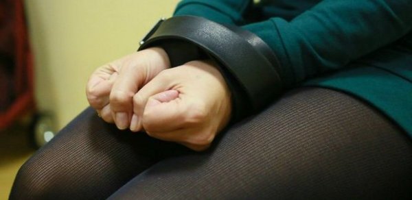 Bakıda çay evinin sahibi işçisini zorladı