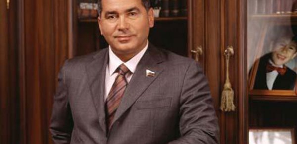 Milyarderin şirkəti icra hakimiyyətini məhkəməyə verdi