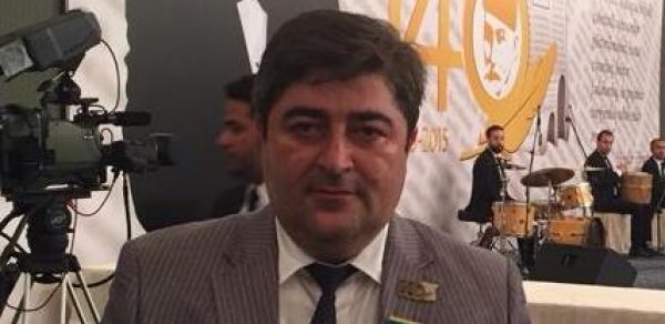 Daha bir baş redaktor deputatlığa namizəd oldu