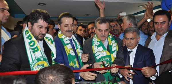Azərbaycanda məşhur olan iş adamından AK Partiyaya sürpriz dəstək