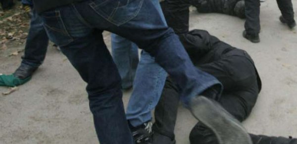 Azərbaycanda universitetdə kütləvi dava: -tələbələrdən biri bıçaqlandı