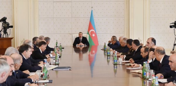 Prezident nazirləri topladı