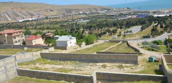Səbail rayonunda qanunsuz evlər sökülür