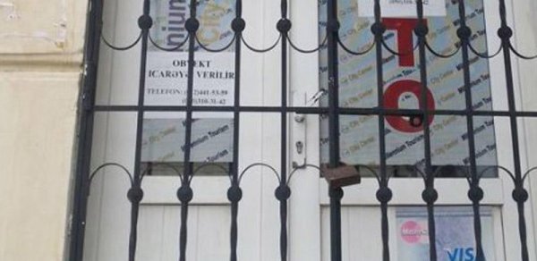 Bakıda mağaza və obyektlər kütləvi şəkildə bağlanır - böhrana görə